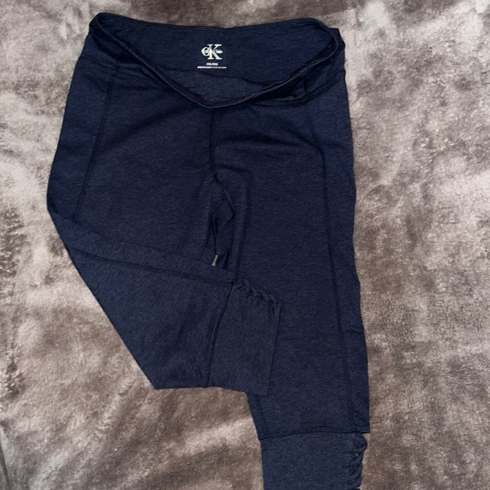 Calvin Klein Cropped Leggings with crisscross cutout, never worn size XXL